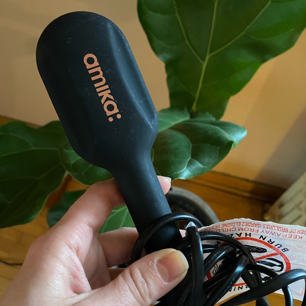 Amika heat brush-mini